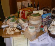 Nasze soki gościły na stole Kancelarii Prezesa Rady Ministrów wraz z innymi produktami regionalnymi (Sery Łomnickie, Winnica Jaworek, Gór-Pak)